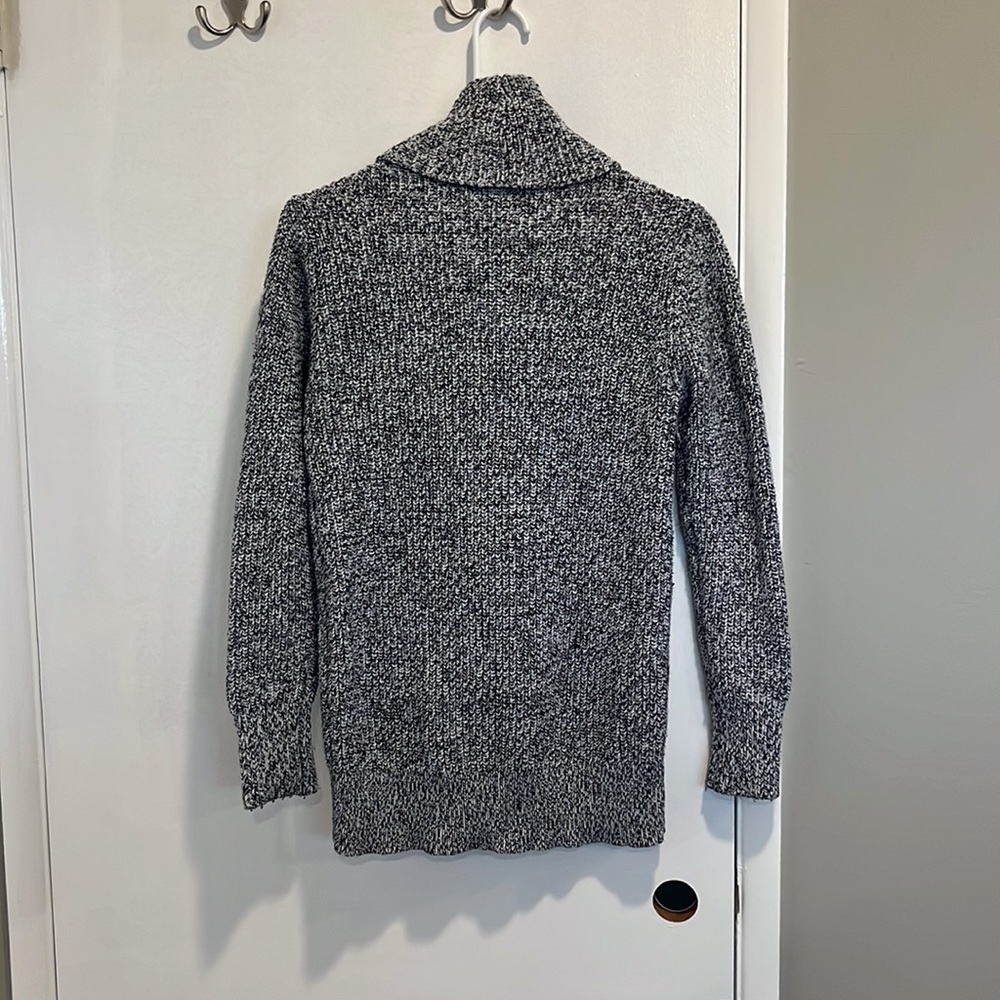 Turtle-Neck Sweater - Picture 5 of 6